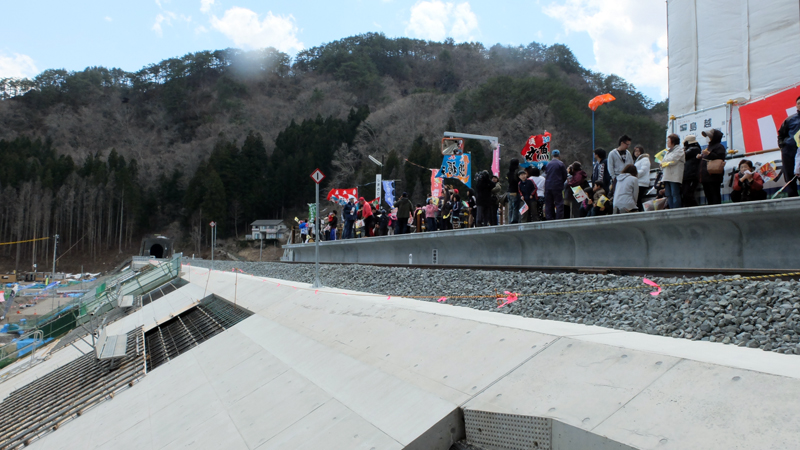 http://www.shinchosha.co.jp/railmap/blog/sden/20140407_02.JPG