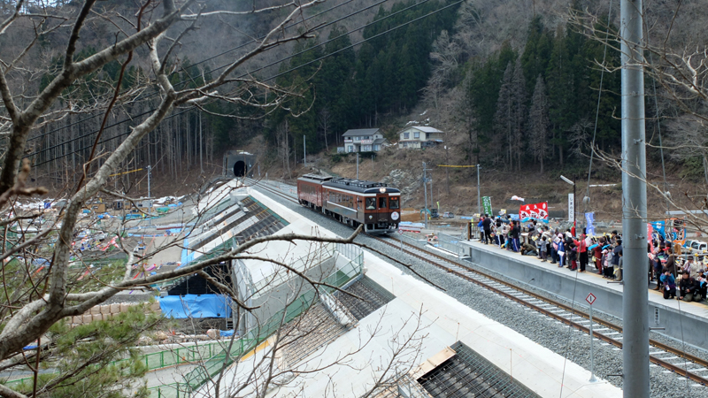 http://www.shinchosha.co.jp/railmap/blog/sden/20140407_04.JPG