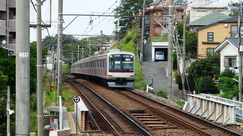 http://www.shinchosha.co.jp/railmap/blog/sden/ty-1.JPG